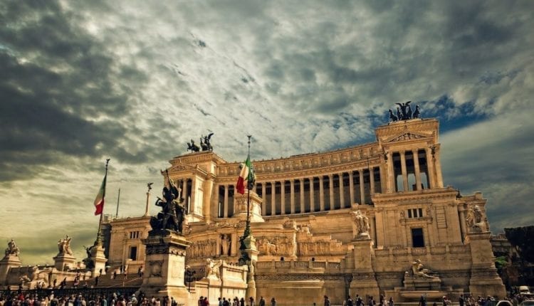 What are the top 10 tourist monuments in Rome?