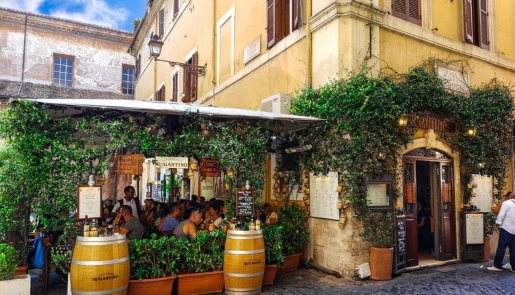 TWhich neighborhoods in Rome are worth visiting?