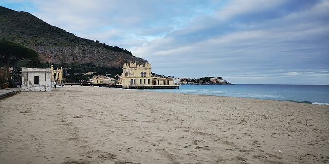 Where are the best beaches in Palermo?